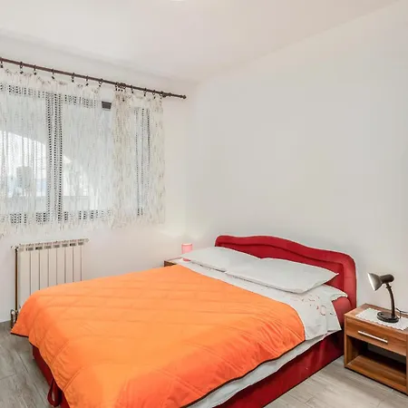 Apartment 2 Bedroom Beautiful In *