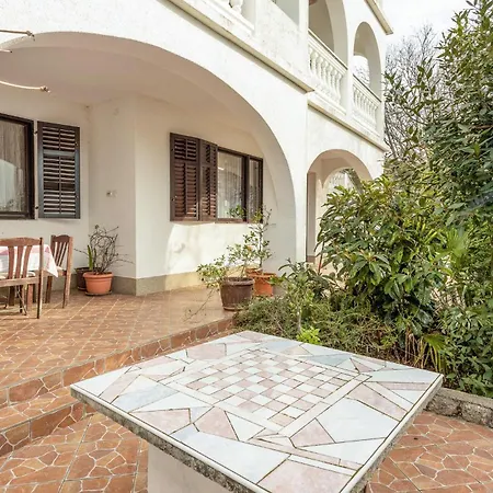 2 Bedroom Beautiful In Novi Vinodolski