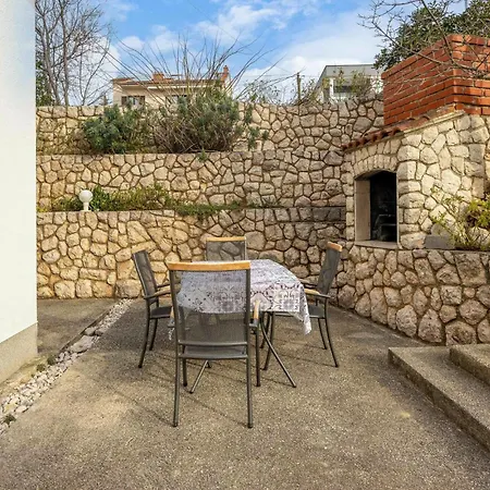 2 Bedroom Beautiful In Novi Vinodolski
