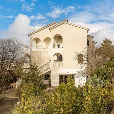2 Bedroom Beautiful In Novi Vinodolski